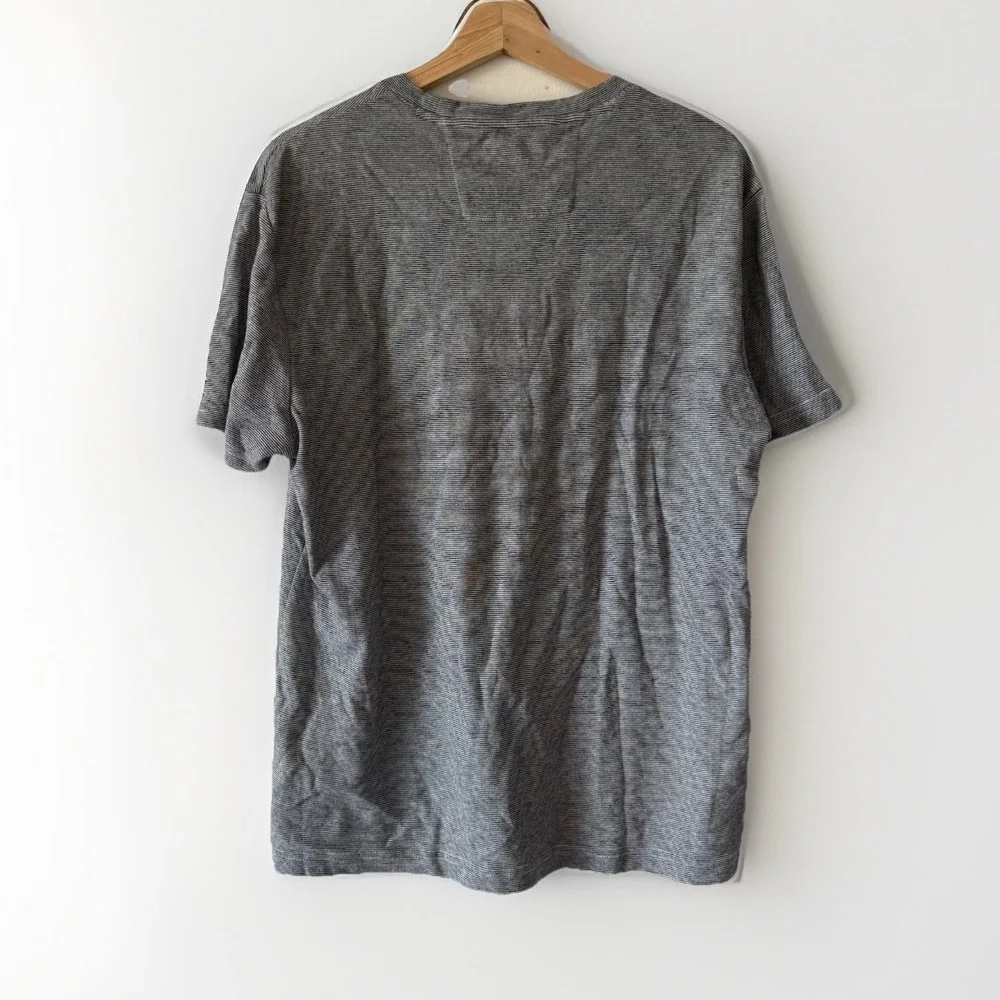 Banana Republic Men's Dress Crew‎ T Shirt Tee Size Large Gray Striped Minimalist